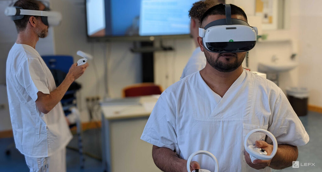 Foto von Pflegern während einer Trainingseinheit von VR Patient Care